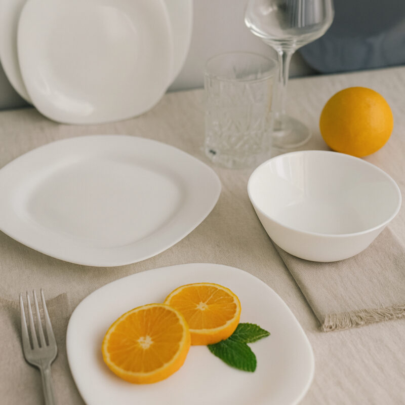 Set pjatash porcelani 24 copë