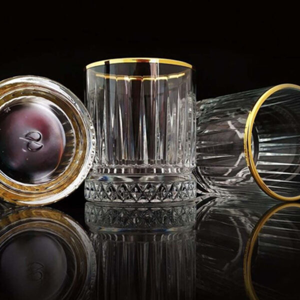 Gotë Qelqi me Rreth të Artë – Set Elegant për Pije 4 Copë