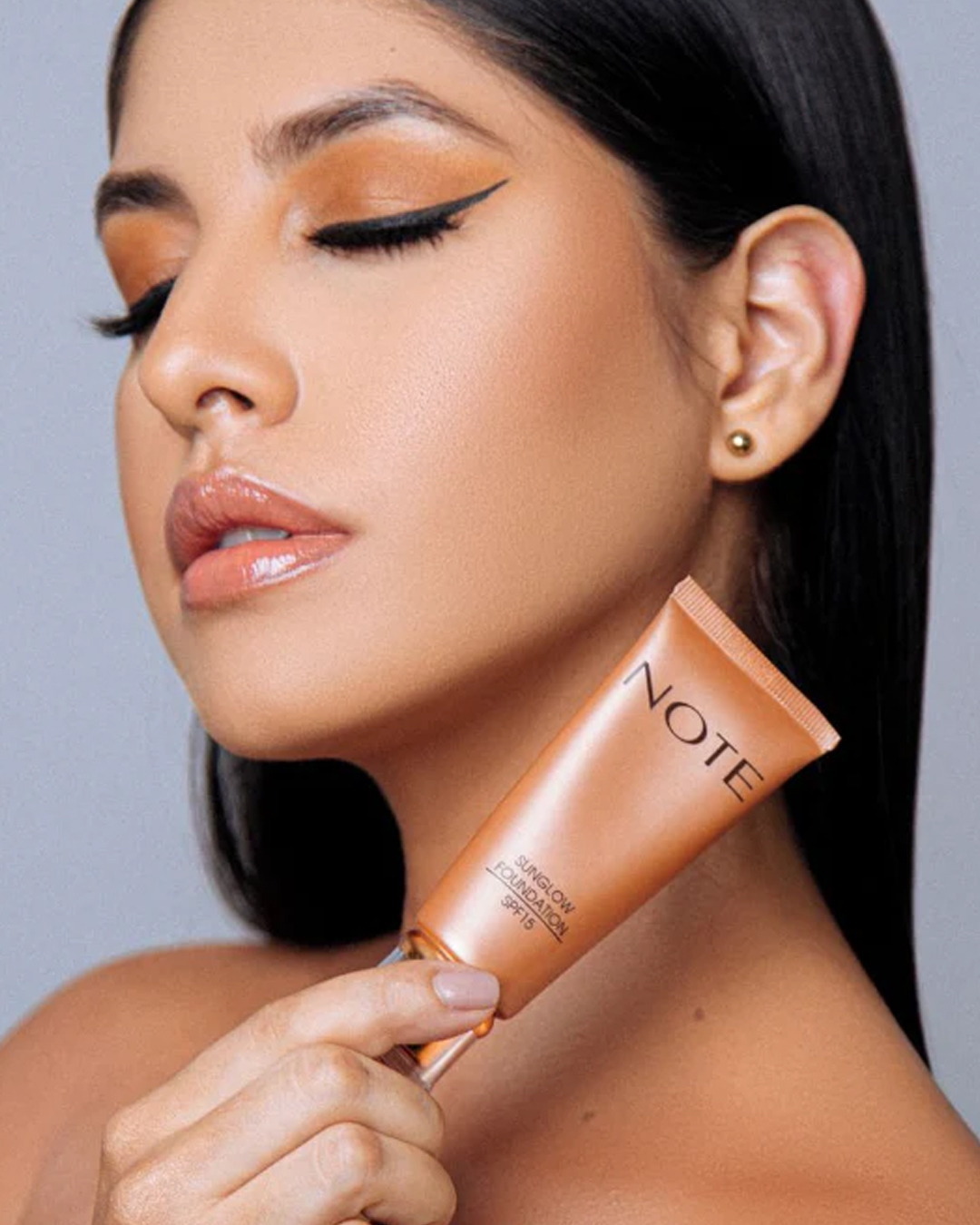 992165 Note Bronzing Foundation SPF 15 - Figura 2