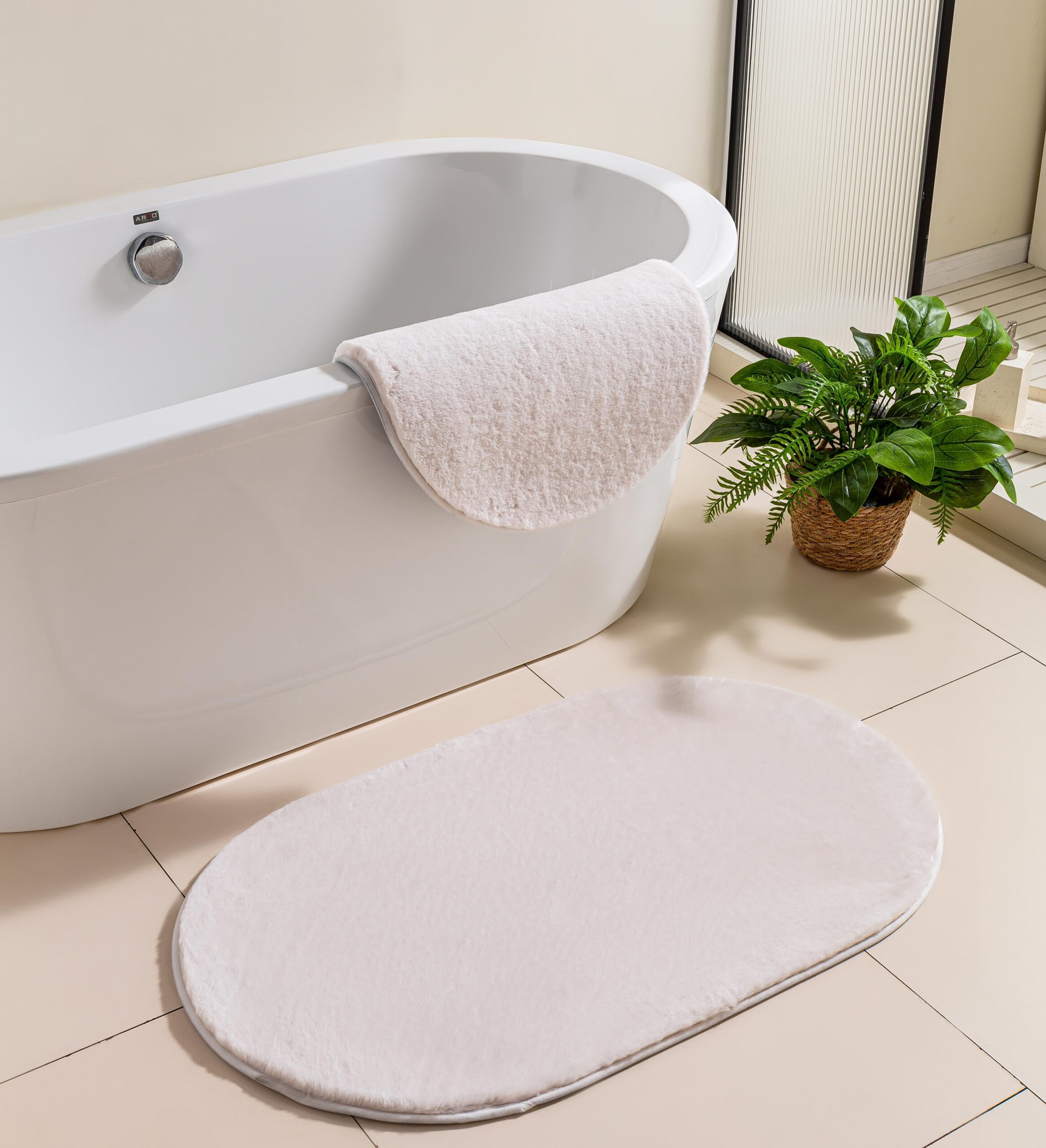 WhatsApp Image 2025-07-02 at 16.36.29_15cd59ad Set Tepih për Banjë 2 Pjesë – Antirrëshqitës & Super të Butë - Figura 1